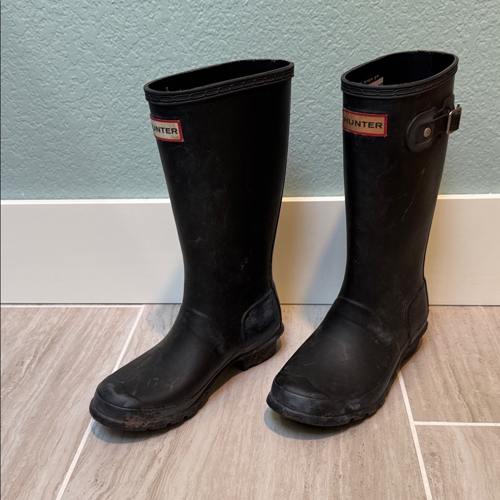 Hunter girls original rain boots size 3 black